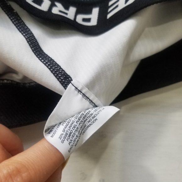 [SOLD] NWOT Nike pro compression shorts (XS) - Picture 4 of 4